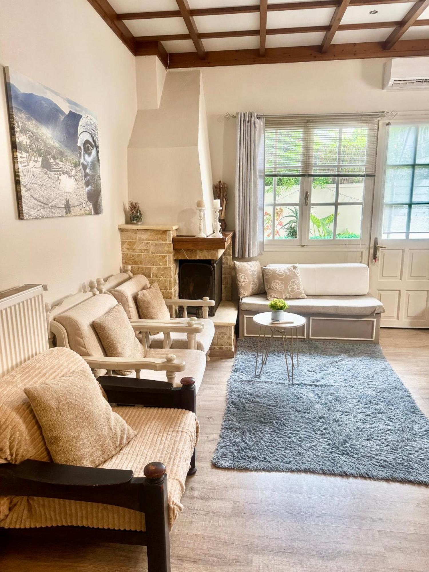 Luxury Seafront House Nearby Delphi Apartment Kirra Bagian luar foto